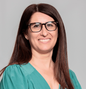 Annette Hili headshot