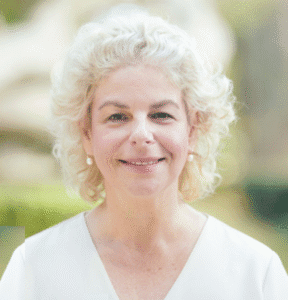 Voni Leighton headshot